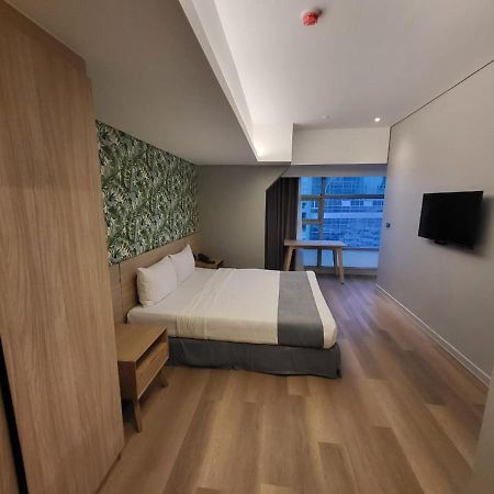 Infinity Tower Suites Makati City Zewnętrze zdjęcie