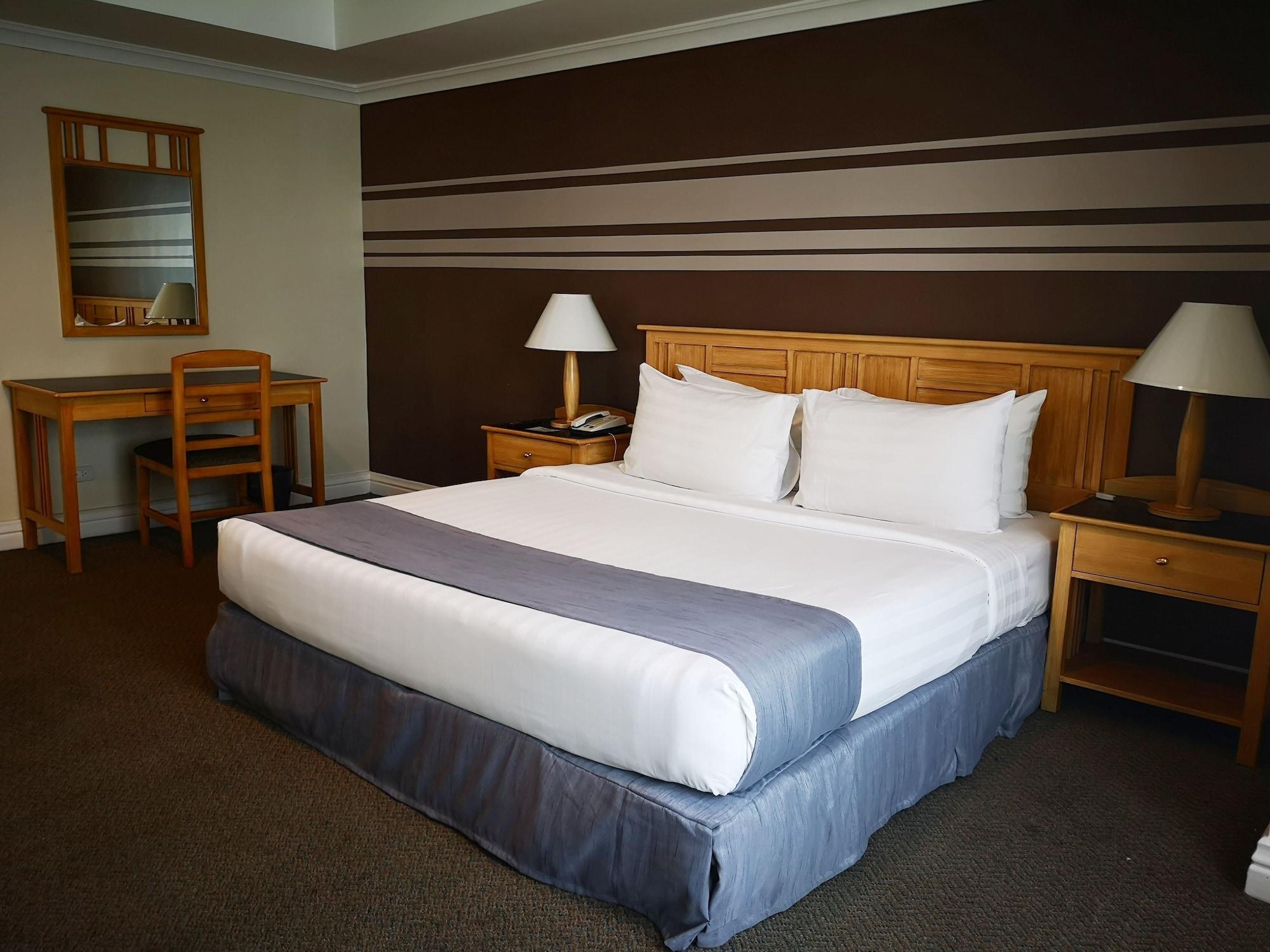 Infinity Tower Suites Makati City Zewnętrze zdjęcie