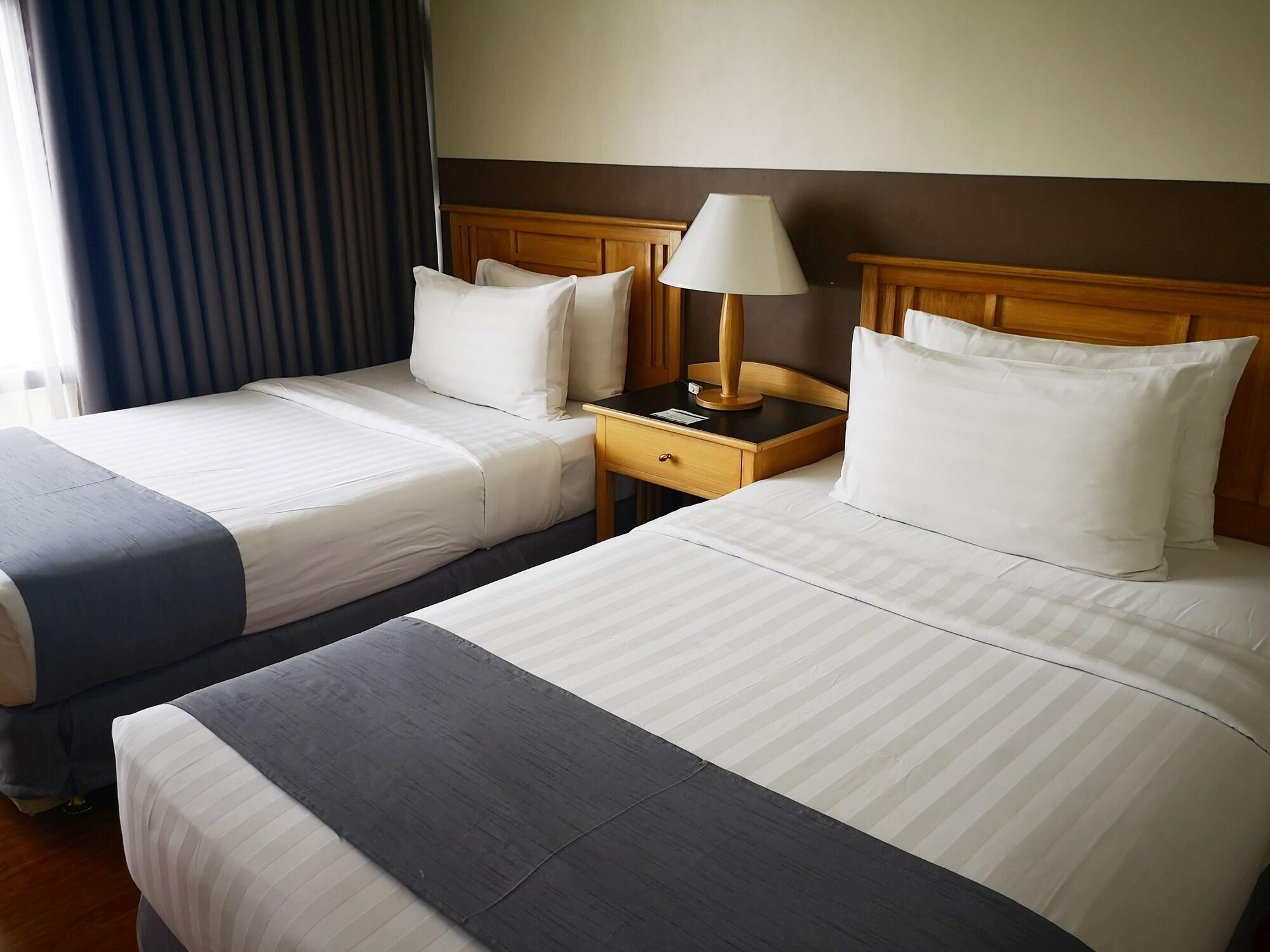 Infinity Tower Suites Makati City Zewnętrze zdjęcie