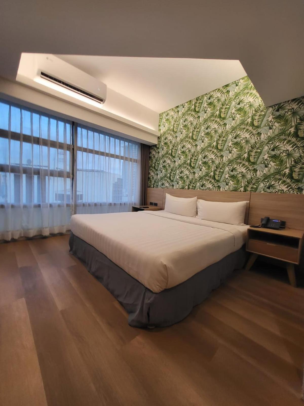 Infinity Tower Suites Makati City Zewnętrze zdjęcie