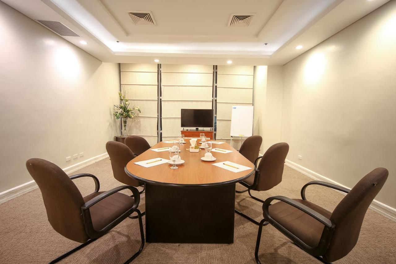 Infinity Tower Suites Makati City Zewnętrze zdjęcie