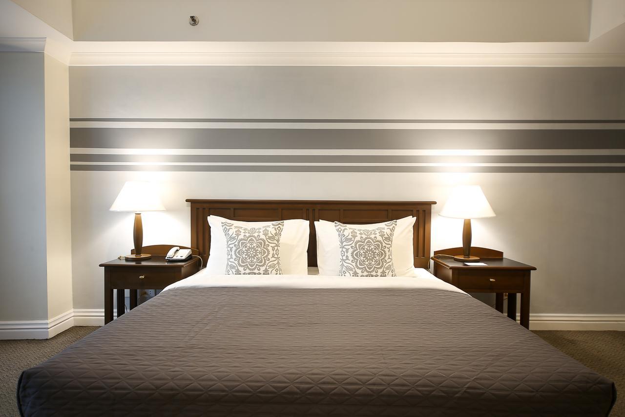 Infinity Tower Suites Makati City Zewnętrze zdjęcie