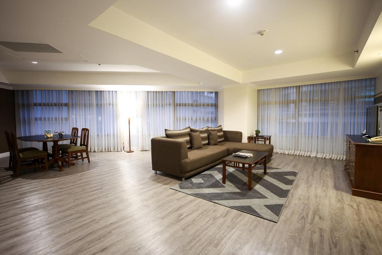 Infinity Tower Suites Makati City Zewnętrze zdjęcie