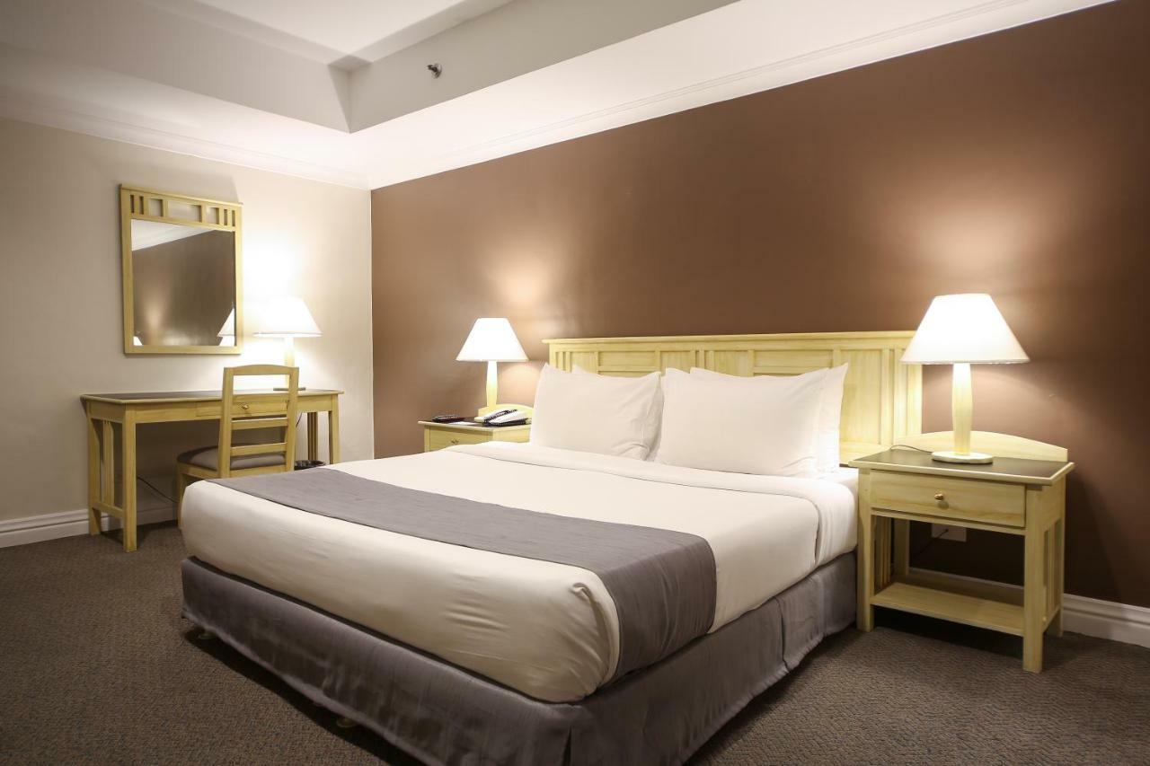 Infinity Tower Suites Makati City Zewnętrze zdjęcie