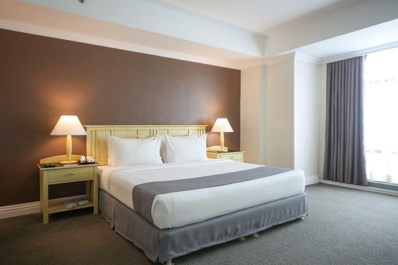 Infinity Tower Suites Makati City Zewnętrze zdjęcie