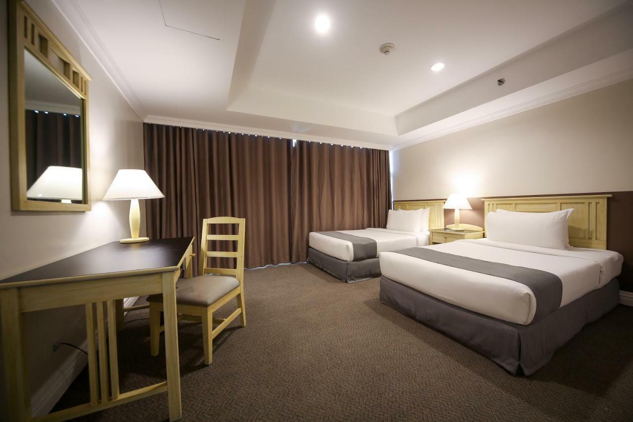 Infinity Tower Suites Makati City Zewnętrze zdjęcie